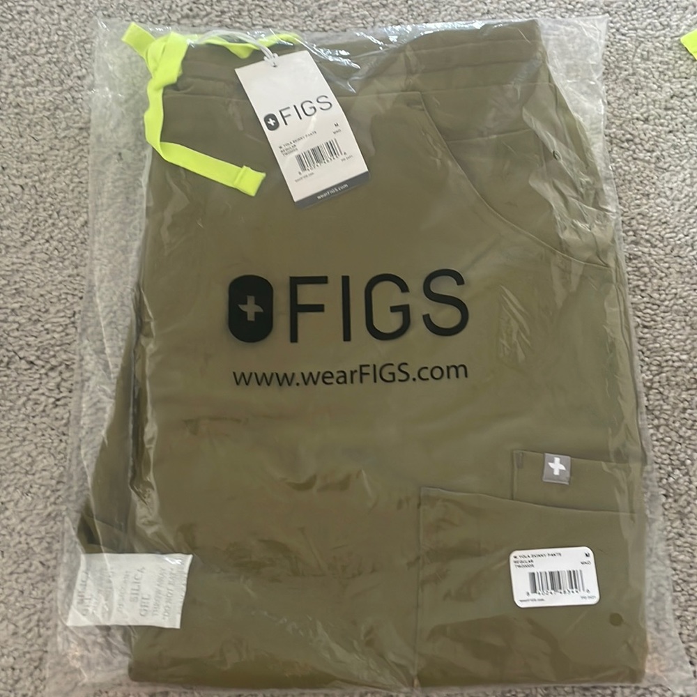 Figs Martini Olive Medium Regular Yola